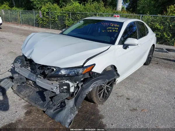 4T1G11AK9NU017876 2022 TOYOTA CAMRY - Image 2