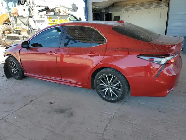 4T1G11AK9NU028229 2022 TOYOTA CAMRY - Image 2