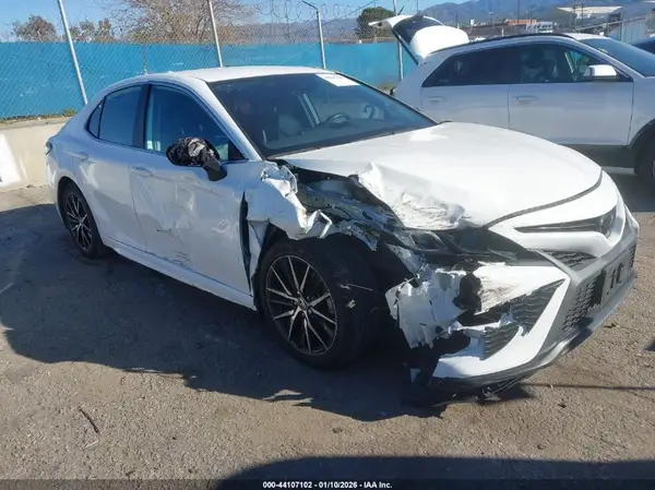 4T1G11AK9NU037996 2022 TOYOTA CAMRY - Image 1