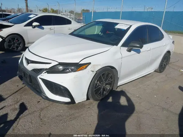 4T1G11AK9NU037996 2022 TOYOTA CAMRY - Image 2