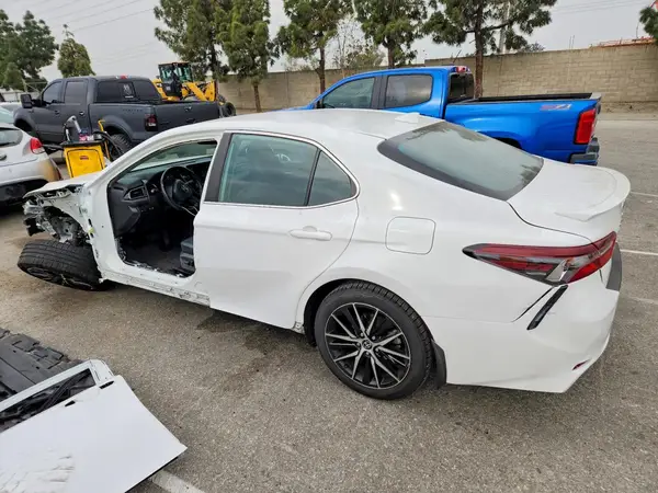 4T1G11AK9NU038971 2022 TOYOTA CAMRY - Image 2