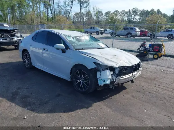 4T1G11AK9NU041899 2022 TOYOTA CAMRY - Image 1