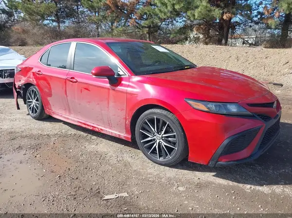4T1G11AK9NU045399 2022 TOYOTA CAMRY - Image 1