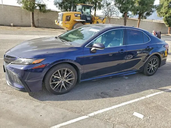 4T1G11AK9NU047864 2022 TOYOTA CAMRY - Image 1