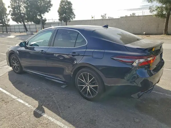 4T1G11AK9NU047864 2022 TOYOTA CAMRY - Image 2