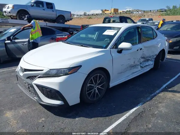 4T1G11AK9NU047993 2022 TOYOTA CAMRY - Image 2