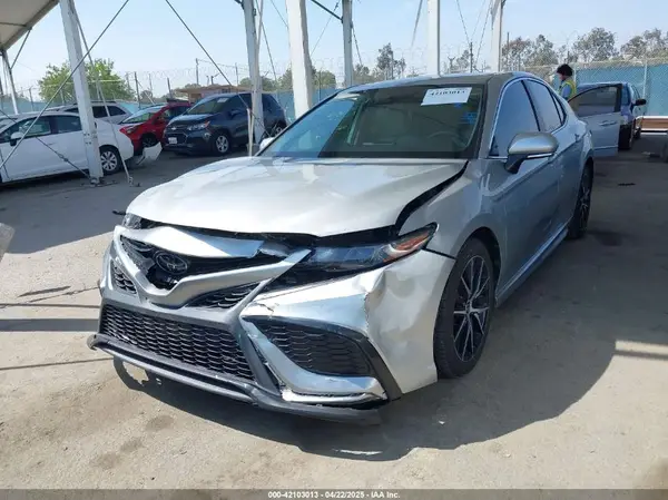 4T1G11AK9NU051719 2022 TOYOTA CAMRY - Image 2