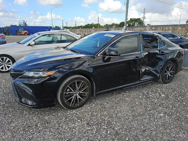4T1G11AK9NU054667 2022 TOYOTA CAMRY - Image 1