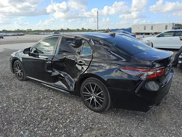 4T1G11AK9NU054667 2022 TOYOTA CAMRY - Image 2