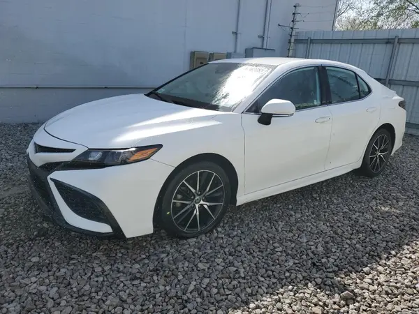 4T1G11AK9NU057326 2022 TOYOTA CAMRY - Image 1