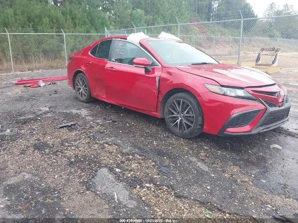 4T1G11AK9NU057861 2022 TOYOTA CAMRY - Image 1