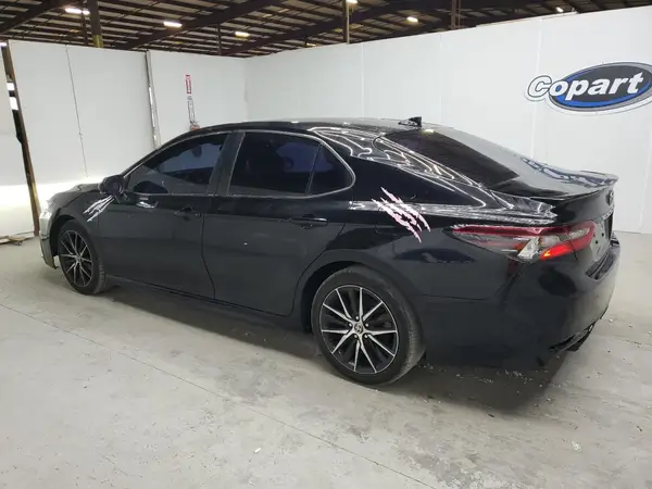 4T1G11AK9NU057987 2022 TOYOTA CAMRY - Image 2