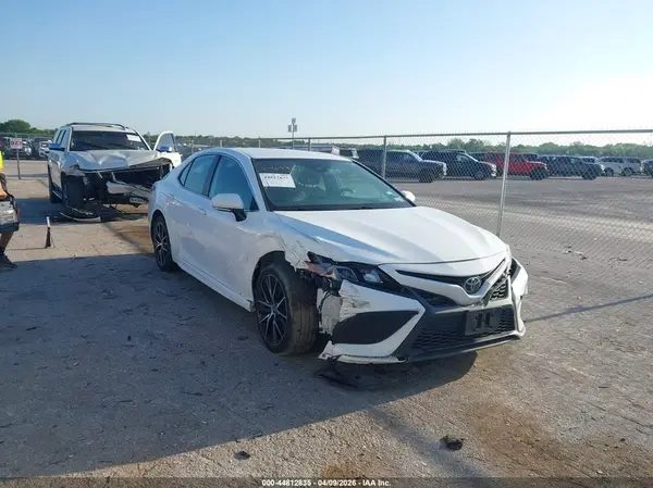 4T1G11AK9NU059822 2022 TOYOTA CAMRY - Image 1