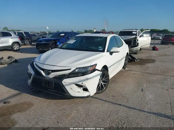 4T1G11AK9NU059822 2022 TOYOTA CAMRY - Image 2