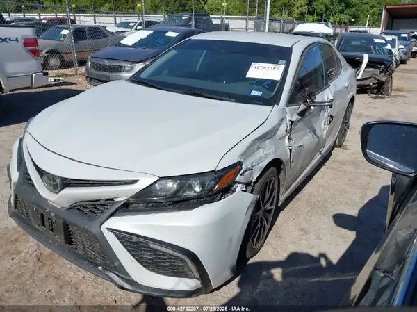 4T1G11AK9NU063353 2022 TOYOTA CAMRY - Image 2