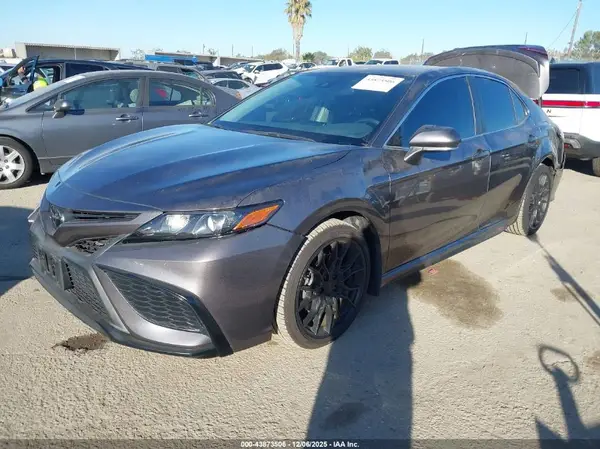 4T1G11AK9NU063496 2022 TOYOTA CAMRY - Image 2