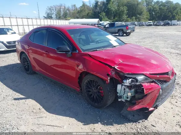 4T1G11AK9NU063921 2022 TOYOTA CAMRY - Image 1
