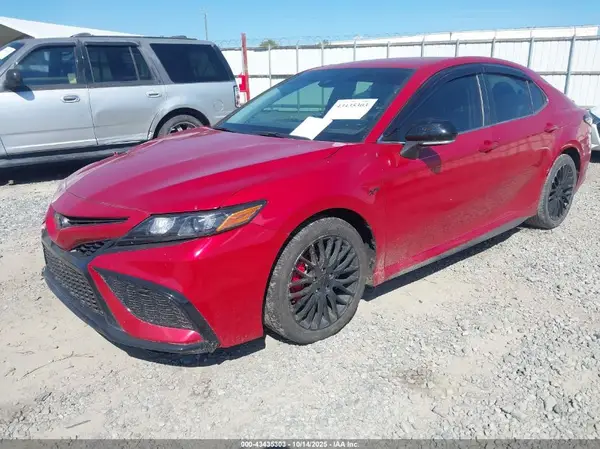 4T1G11AK9NU063921 2022 TOYOTA CAMRY - Image 2