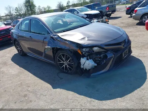 4T1G11AK9NU067807 2022 TOYOTA CAMRY - Image 1