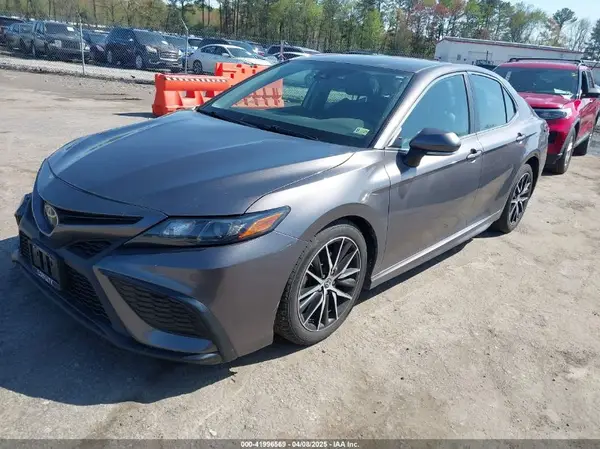 4T1G11AK9NU067807 2022 TOYOTA CAMRY - Image 2