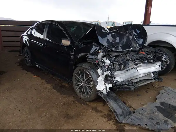4T1G11AK9NU067841 2022 TOYOTA CAMRY - Image 1