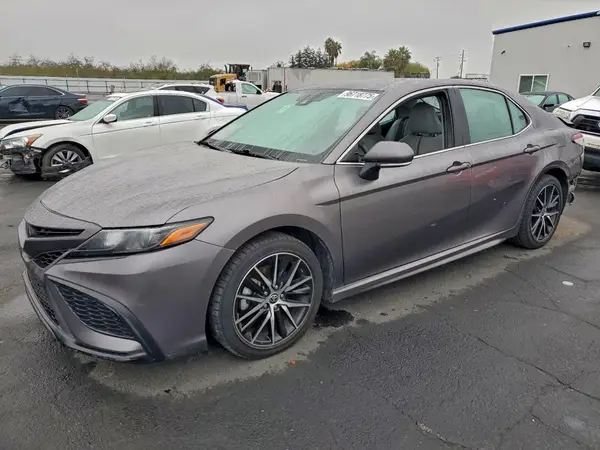 4T1G11AK9NU067872 2022 TOYOTA CAMRY - Image 1