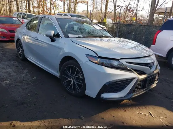 4T1G11AK9NU069671 2022 TOYOTA CAMRY - Image 1