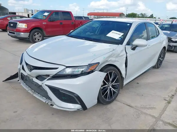 4T1G11AK9NU069735 2022 TOYOTA CAMRY - Image 2