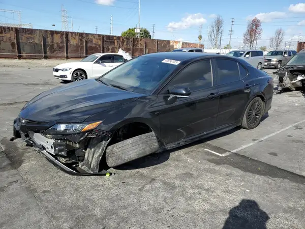 4T1G11AK9NU071811 2022 TOYOTA CAMRY - Image 1