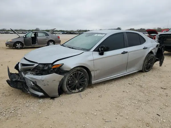 4T1G11AK9NU498471 2022 TOYOTA CAMRY - Image 1