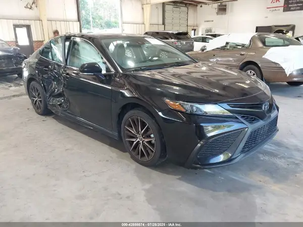 4T1G11AK9NU499765 2022 TOYOTA CAMRY - Image 1