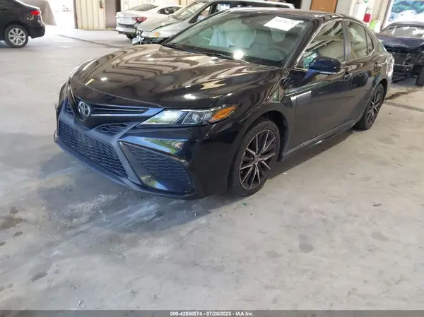 4T1G11AK9NU499765 2022 TOYOTA CAMRY - Image 2