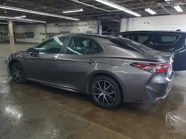 4T1G11AK9NU618799 2022 TOYOTA CAMRY - Image 2