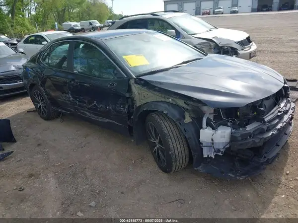 4T1G11AK9NU622206 2022 TOYOTA CAMRY - Image 1