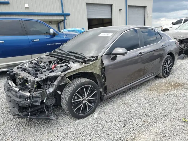 4T1G11AK9NU622996 2022 TOYOTA CAMRY - Image 1