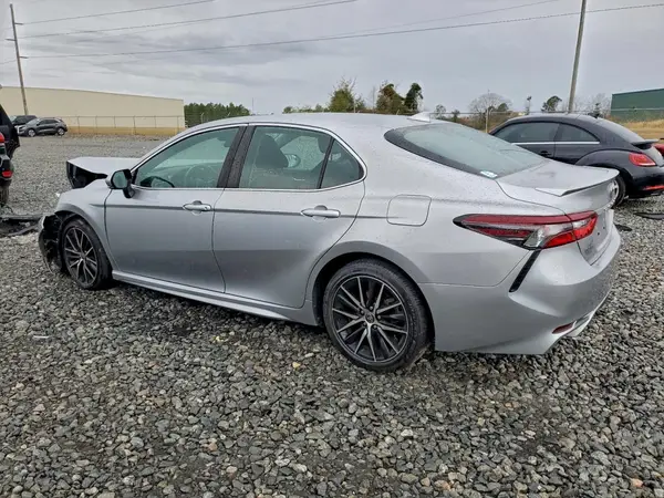 4T1G11AK9NU624344 2022 TOYOTA CAMRY - Image 2