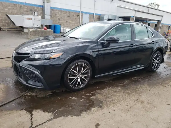 4T1G11AK9NU626675 2022 TOYOTA CAMRY - Image 1