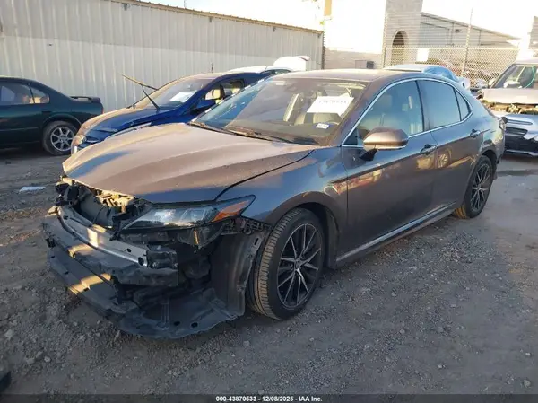 4T1G11AK9NU627552 2022 TOYOTA CAMRY - Image 2