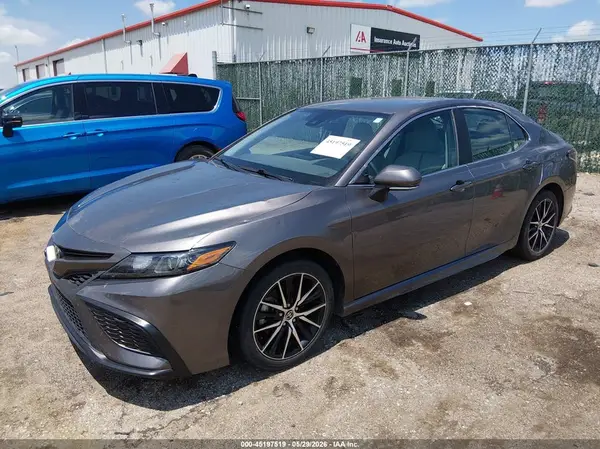 4T1G11AK9NU628135 2022 TOYOTA CAMRY - Image 2