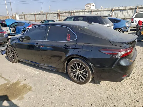4T1G11AK9NU628300 2022 TOYOTA CAMRY - Image 2