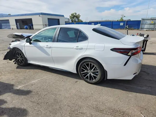4T1G11AK9NU630497 2022 TOYOTA CAMRY - Image 2