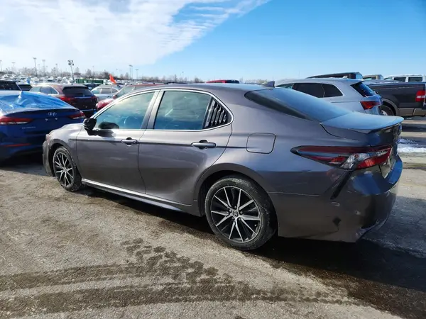 4T1G11AK9NU631391 2022 TOYOTA CAMRY - Image 2