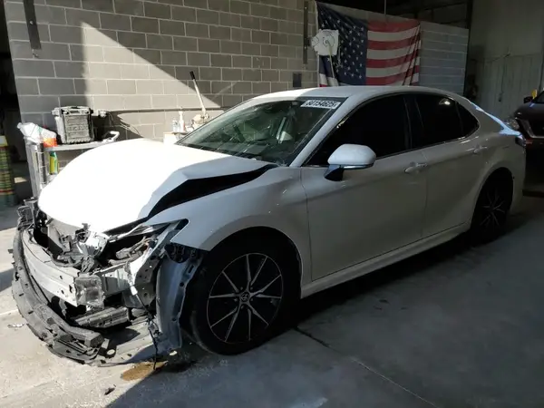 4T1G11AK9NU636378 2022 TOYOTA CAMRY - Image 1