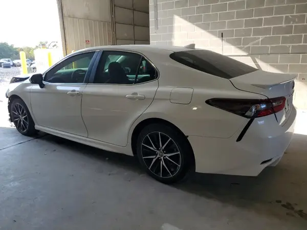4T1G11AK9NU636378 2022 TOYOTA CAMRY - Image 2