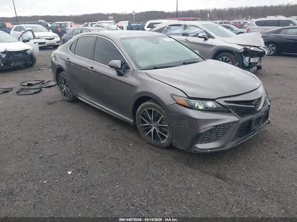 4T1G11AK9NU636574 2022 TOYOTA CAMRY - Image 1