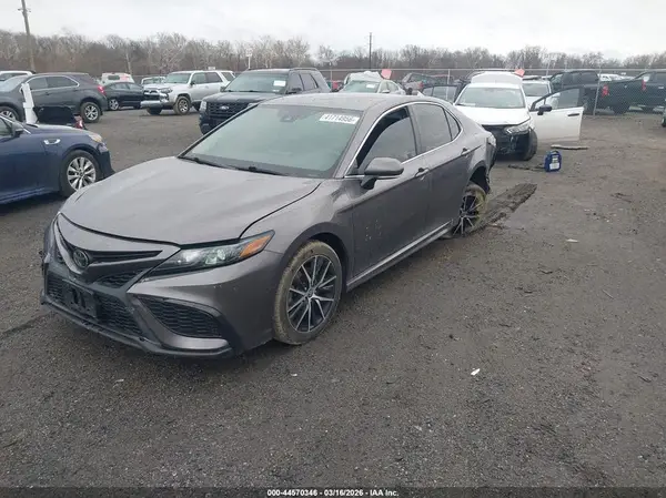 4T1G11AK9NU636574 2022 TOYOTA CAMRY - Image 2
