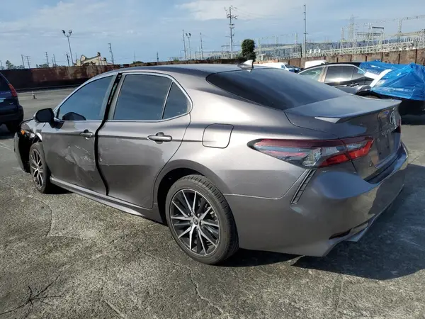 4T1G11AK9NU638521 2022 TOYOTA CAMRY - Image 2