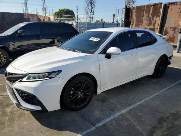 4T1G11AK9NU639765 2022 TOYOTA CAMRY - Image 1
