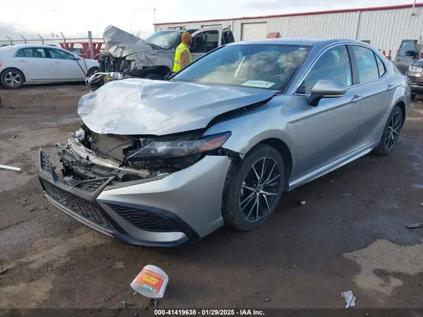 4T1G11AK9NU640835 2022 TOYOTA CAMRY - Image 2