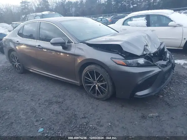 4T1G11AK9NU642701 2022 TOYOTA CAMRY - Image 1